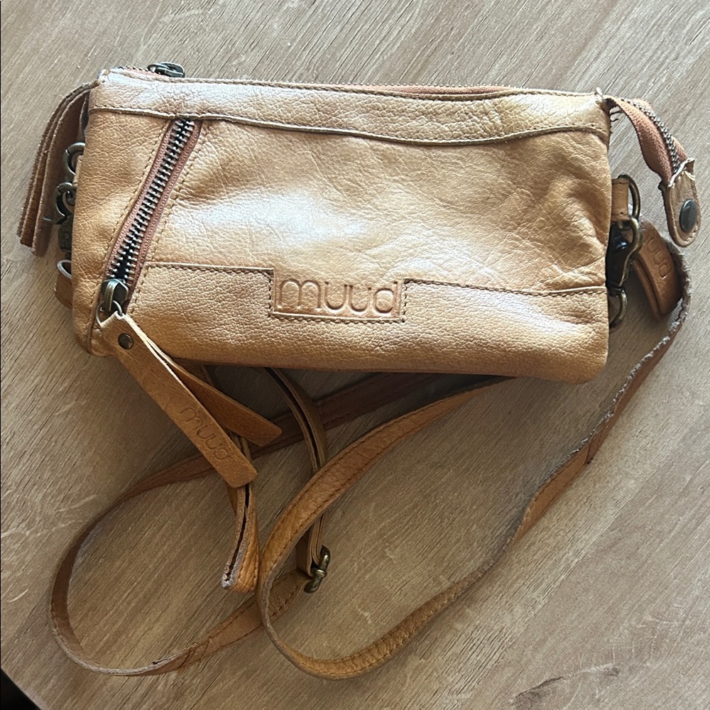 Tan Leather Crossbody Bag — Sleek Everyday Carry
